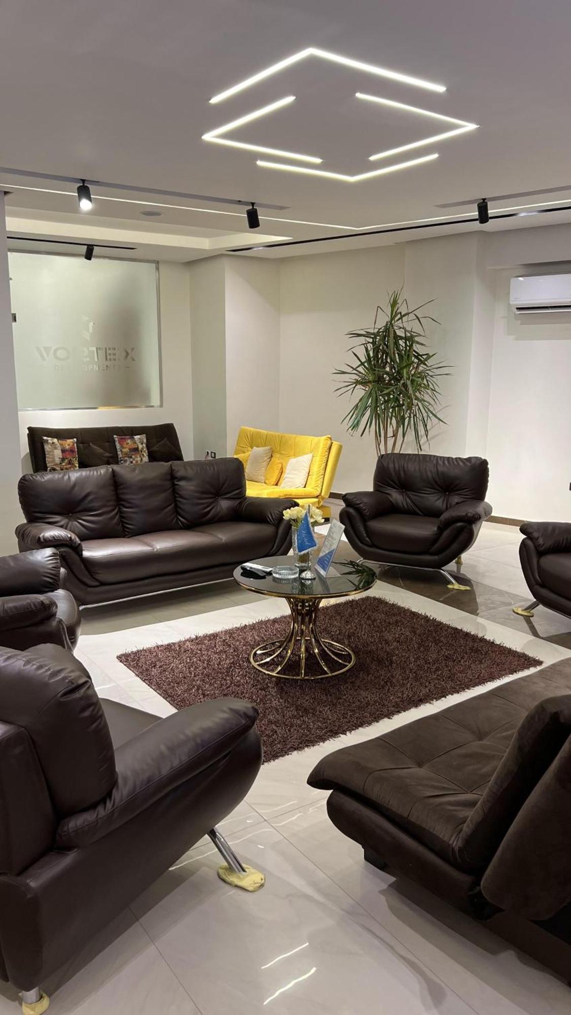 Elite In Private In New 90th Street In 255 Panafsig 11 *
